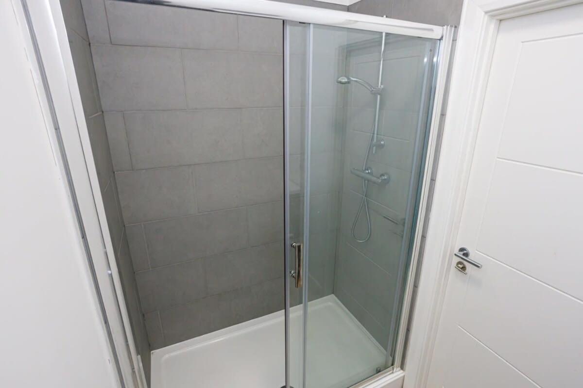 Contemporary 1 Bed Apartment Central Bolton Ngoại thất bức ảnh